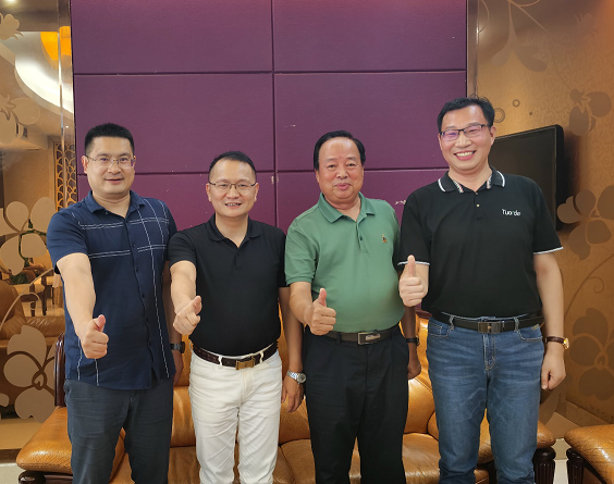 全国五一劳动奖章获得者蔡国强同志莅临草莓操逼视频